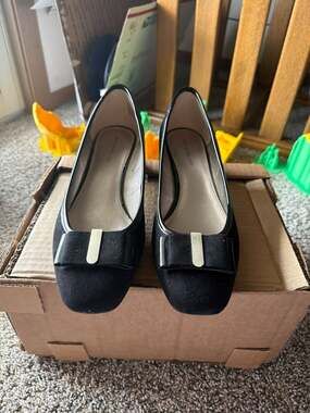 Bandolino Black Suede and Patent Bow Block Heel Pumps